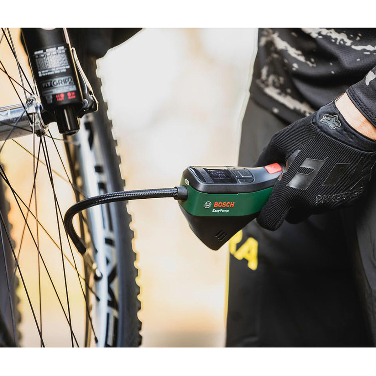 🔧 Bosch EasyPump – Kompakte Akku-Luftpumpe für unterwegs & zuhause
