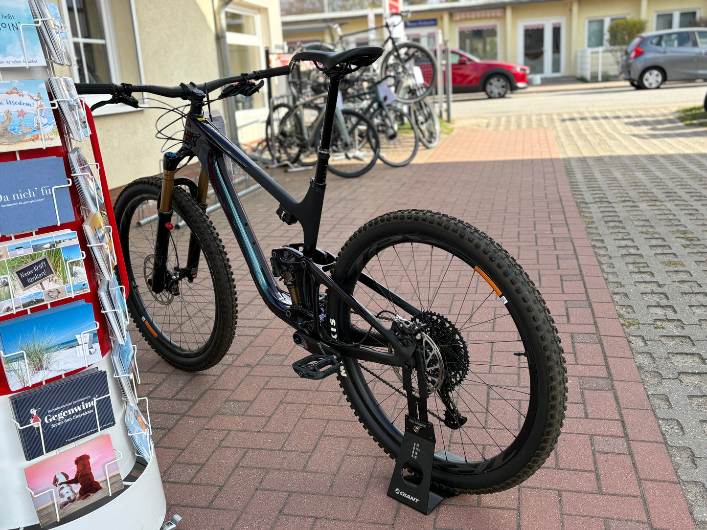 Giant Trance X Advanced Pro 1 Gloss Starry Night Hochwertiges Enduro Fully Mountainbike für Sport und Trail